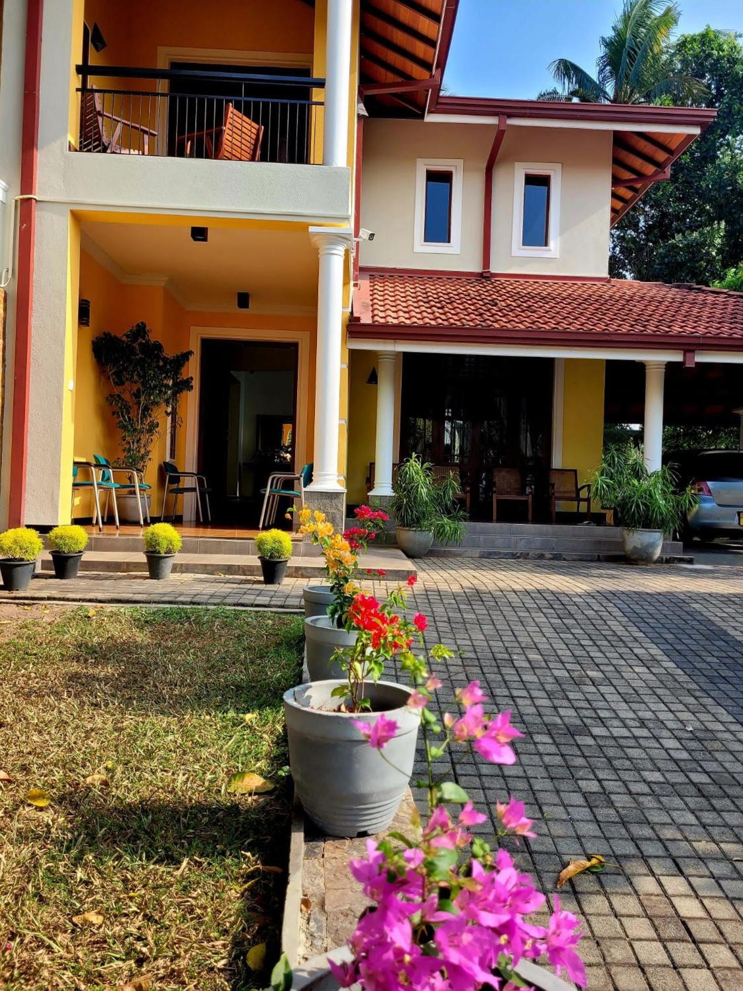 Bigcity Villa - Airport Transit Hotel Katunayaka Esterno foto