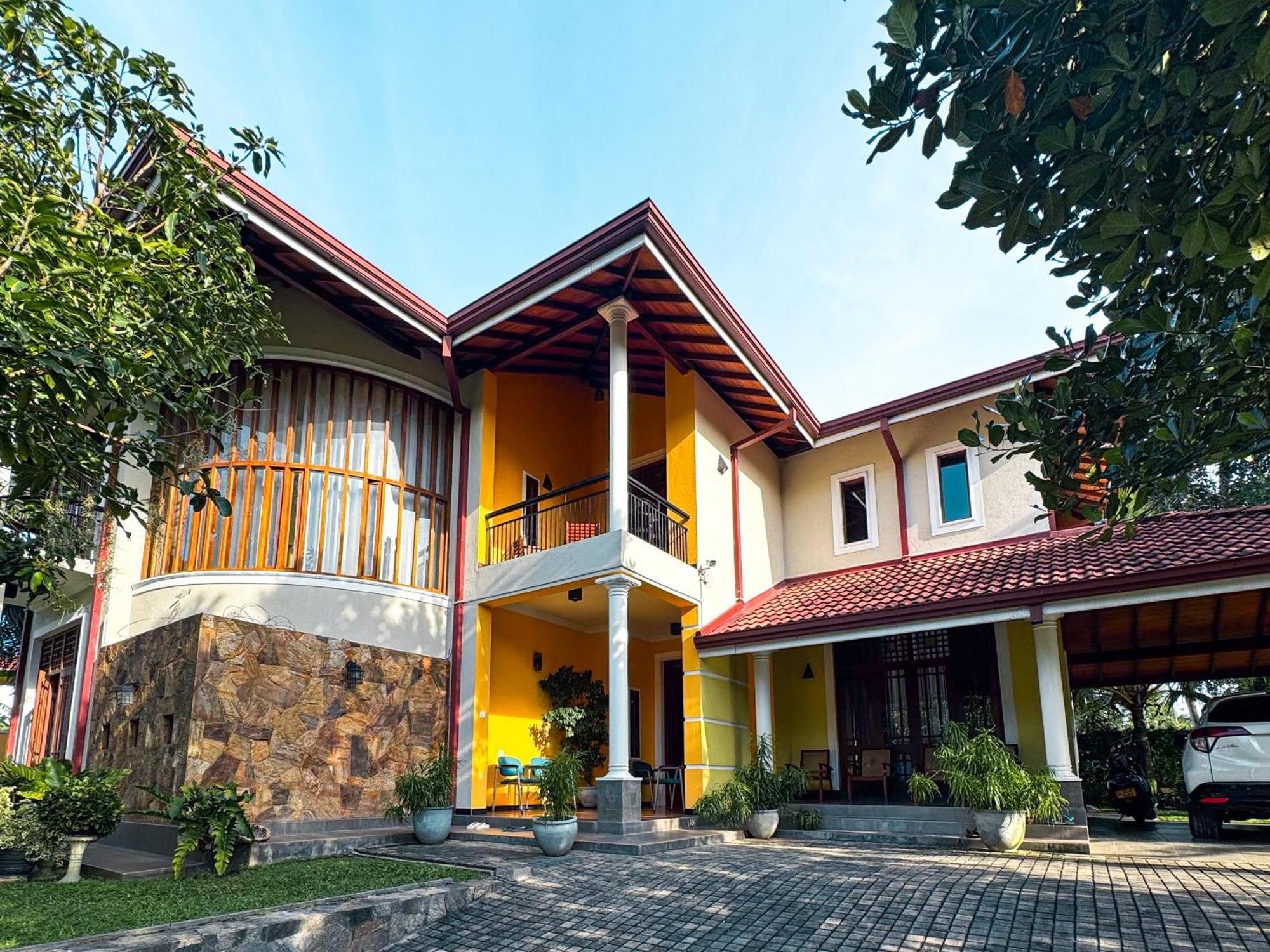 Bigcity Villa - Airport Transit Hotel Katunayaka Esterno foto